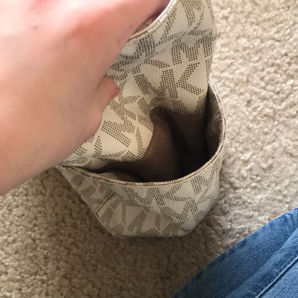 Micheal Kors Bag - Picture 7 of 8